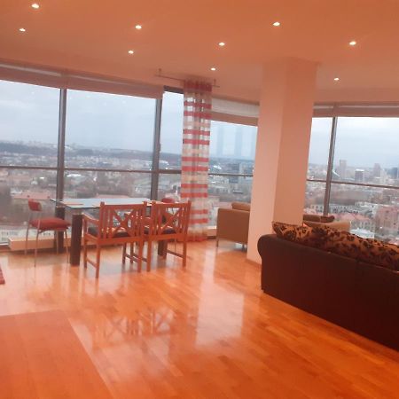 Luxury Apartment In Skyscraper Βίλνιους Εξωτερικό φωτογραφία