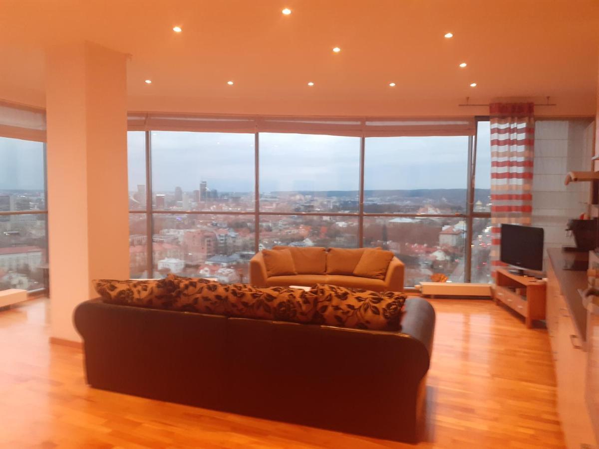 Luxury Apartment In Skyscraper Βίλνιους Εξωτερικό φωτογραφία