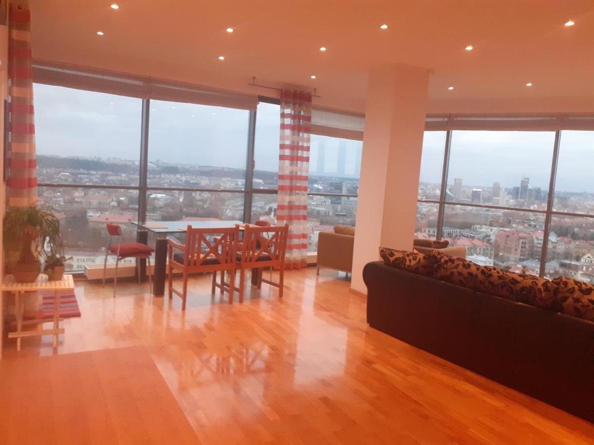 Luxury Apartment In Skyscraper Βίλνιους Εξωτερικό φωτογραφία