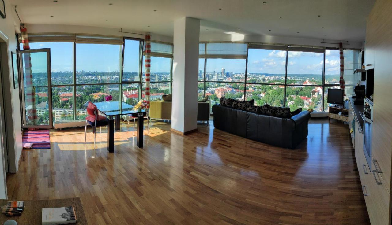 Luxury Apartment In Skyscraper Βίλνιους Εξωτερικό φωτογραφία