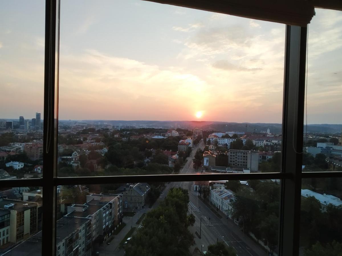 Luxury Apartment In Skyscraper Βίλνιους Εξωτερικό φωτογραφία