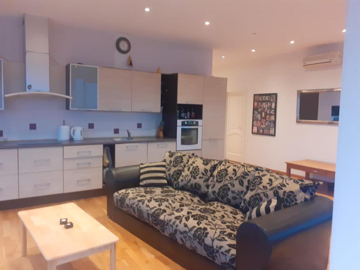 Luxury Apartment In Skyscraper Βίλνιους Εξωτερικό φωτογραφία